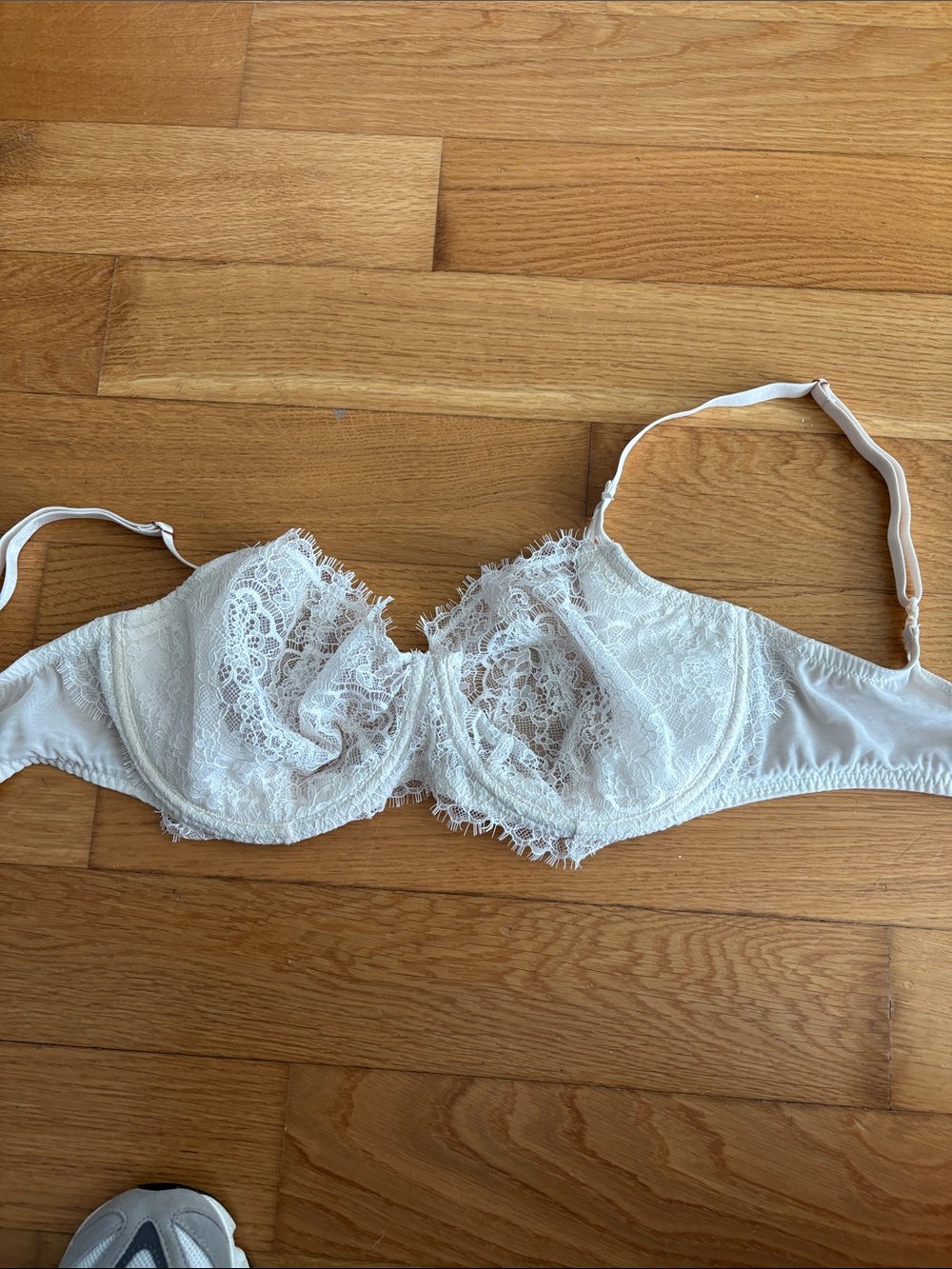 Victoria's Secret Lace Underwire Bra in Ivory White
